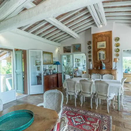 Hébergement de vacances Avec Piscine Vue à *