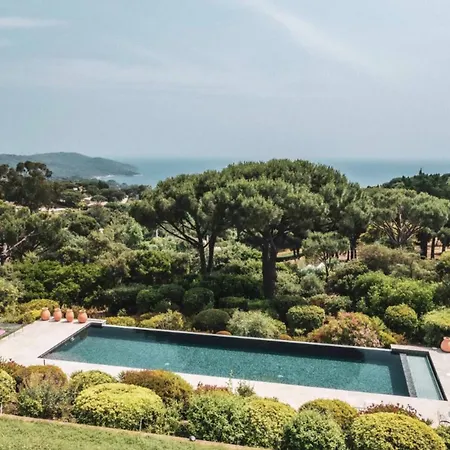 Avec Piscine Vue à Hébergement de vacances *