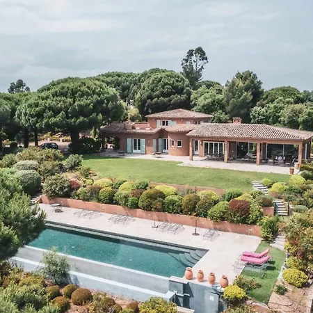 Avec Piscine Vue à Hébergement de vacances *